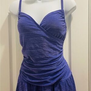 Slimming and feminine one-piece swim dress Sz Med